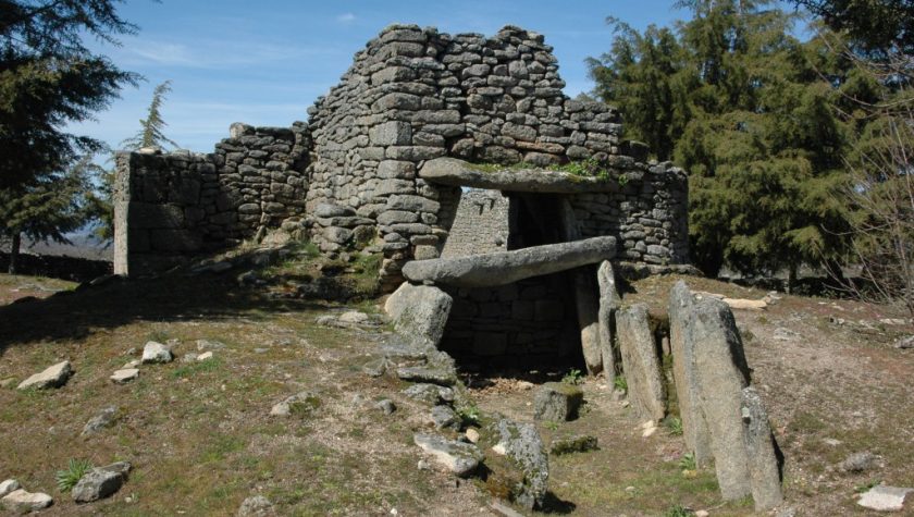 Dólmen da Capela de Nossa Senhora do Monte – Penela da Beira