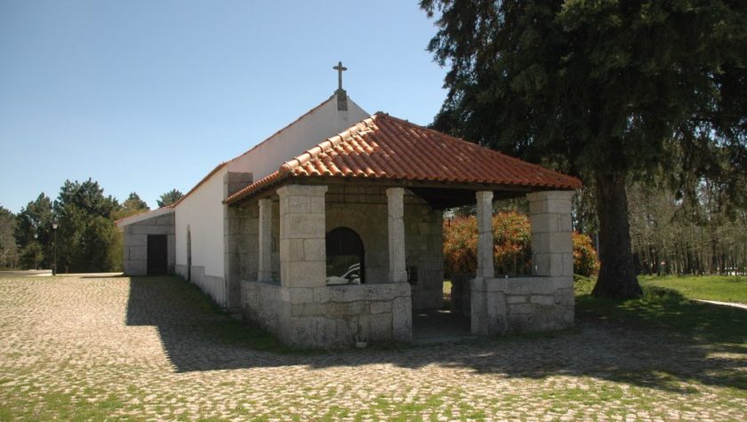 Capela da Senhora dos Carvalhais / Cabeça – Antas